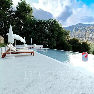 Propriété - 285 m² - 5 pièces