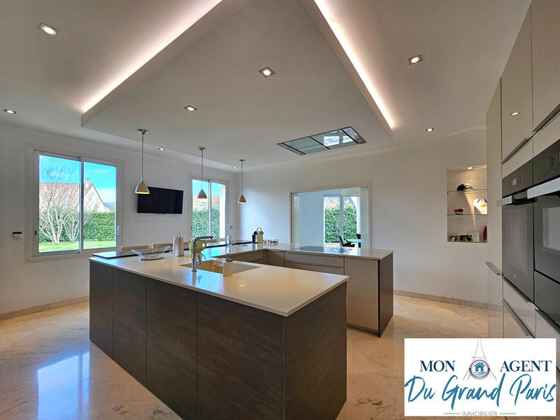 Maison - 480 m² - 10 pièces