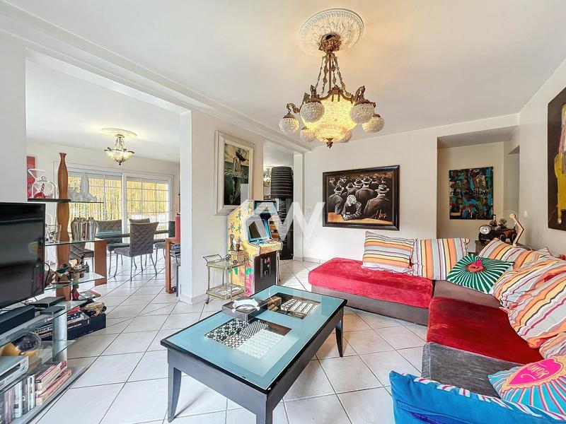 Maison - 200 m² - 7 pièces