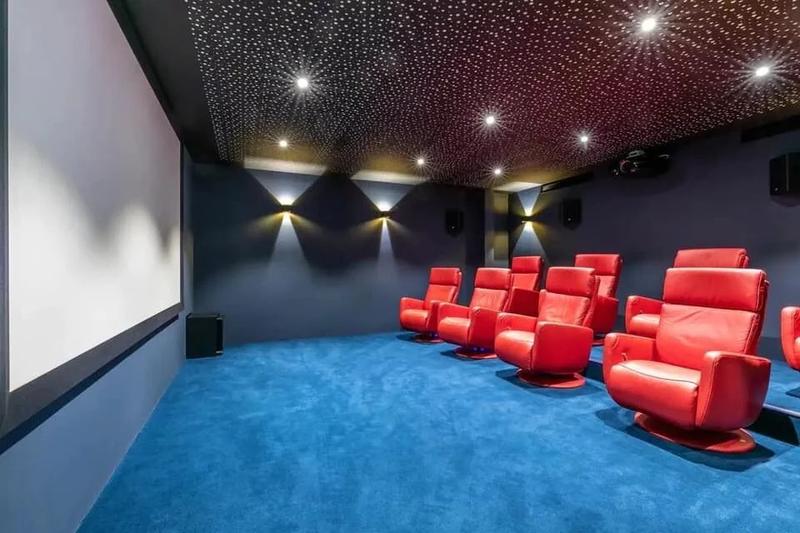 Maison - 1 000 m² - 15 pièces