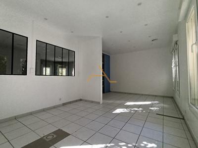 Bureau - 107 m² - 6 pièces