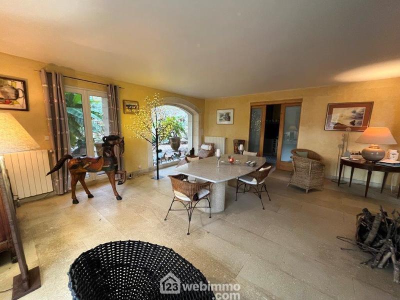 Maison - 500 m² - 9 pièces