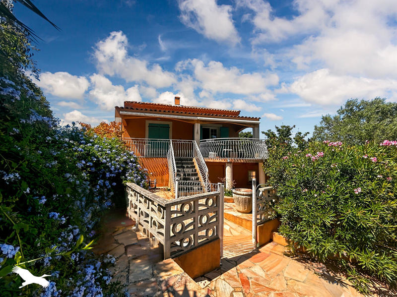 Maison - 202 m² - 7 pièces