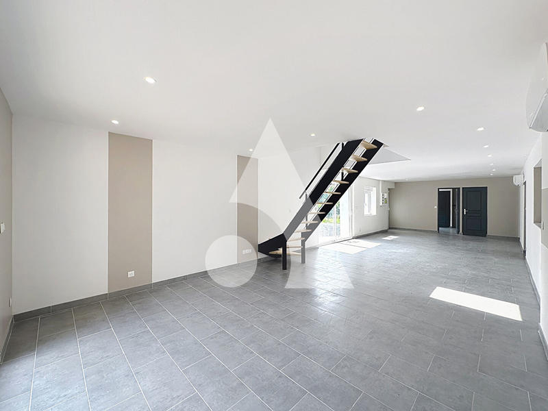 Maison - 180 m² - 6 pièces