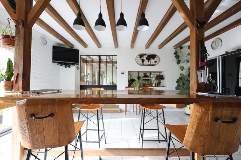 Maison - 260 m² - 8 pièces