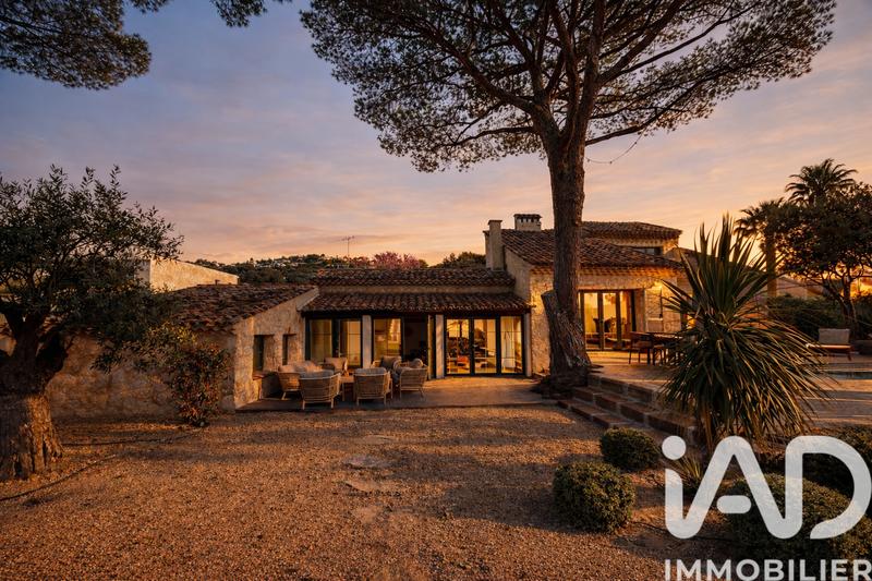 Maison de maîtres - 207 m² - 7 pièces