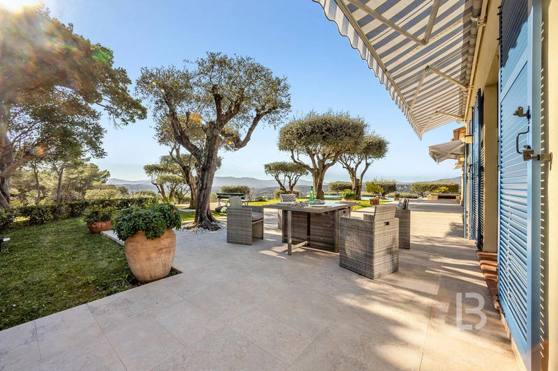 Maison - 390 m² - 12 pièces