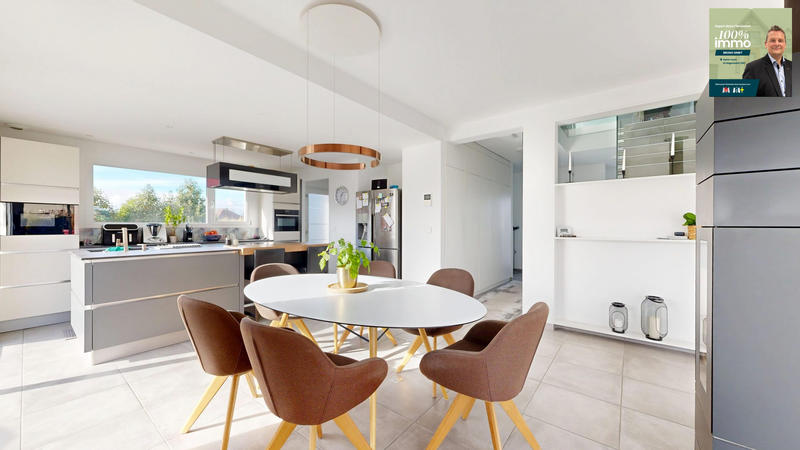 Maison - 222 m² - 7 pièces