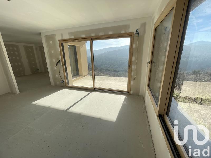 Maison - 220 m² - 5 pièces