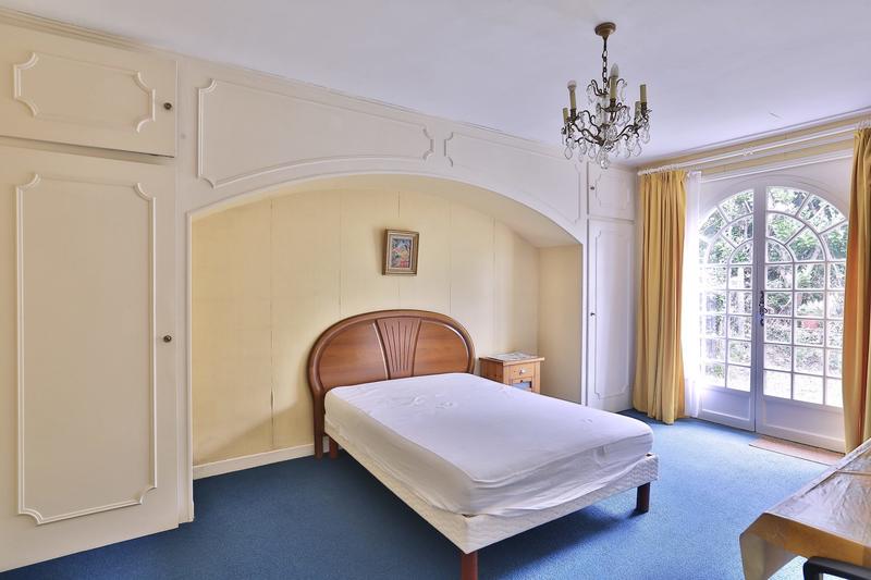 Maison - 235 m² - 6 pièces