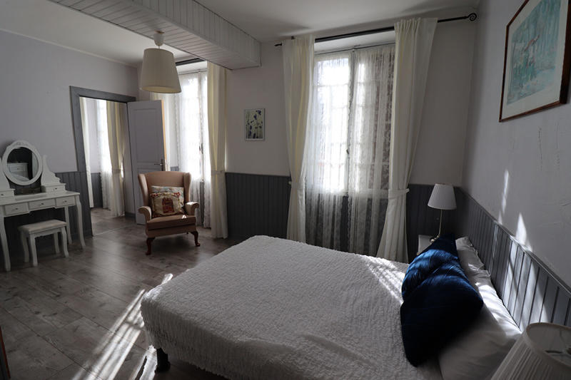 Maison - 325 m² - 15 pièces