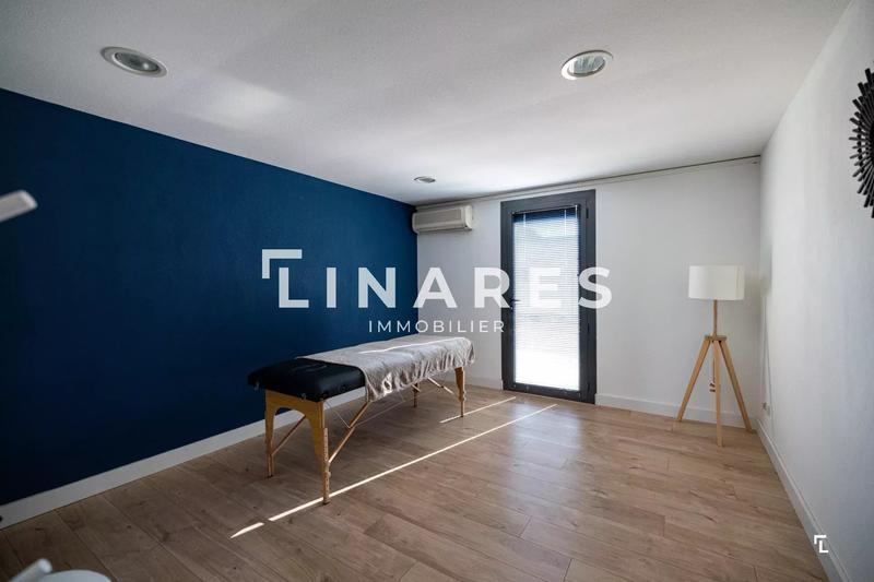 Local commercial - 235 m² - 10 pièces