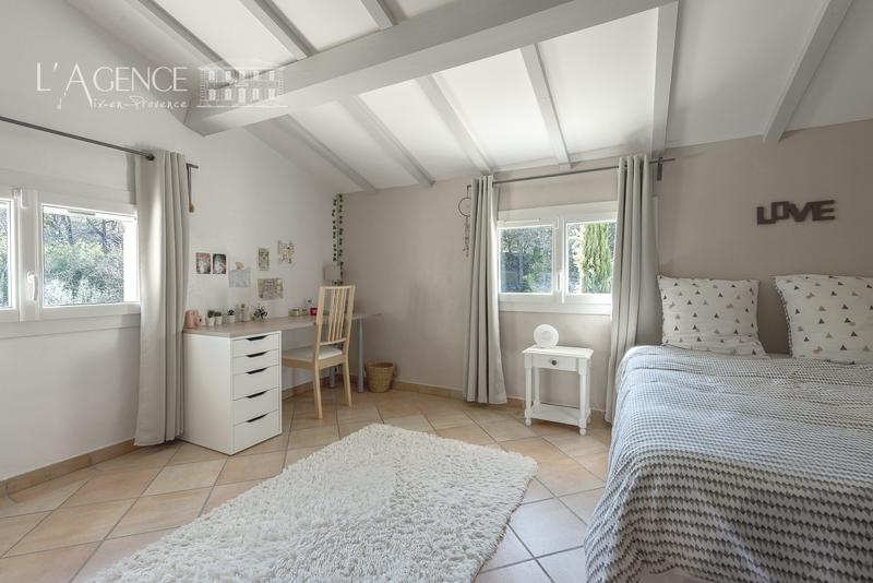 Maison traditionnelle - 216 m² - 7 pièces