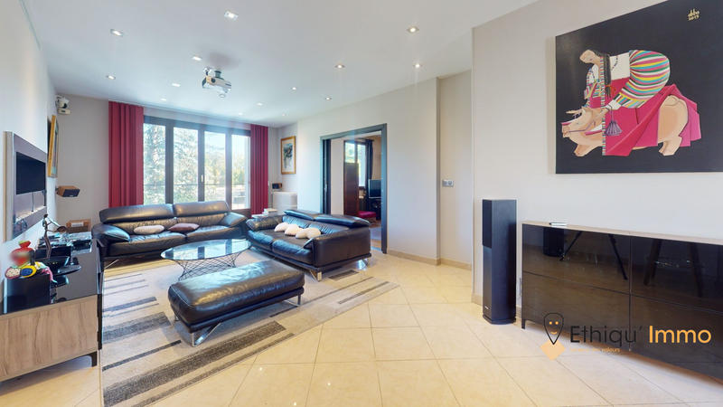 Maison - 390 m² - 20 pièces