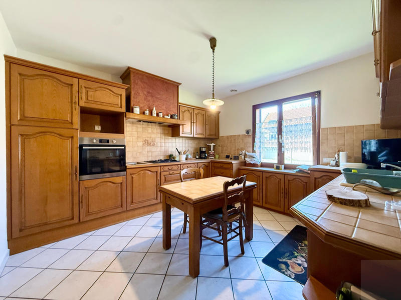 Maison - 218 m² - 7 pièces