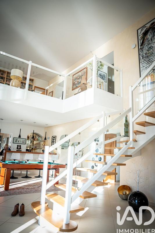 Maison - 332 m² - 6 pièces