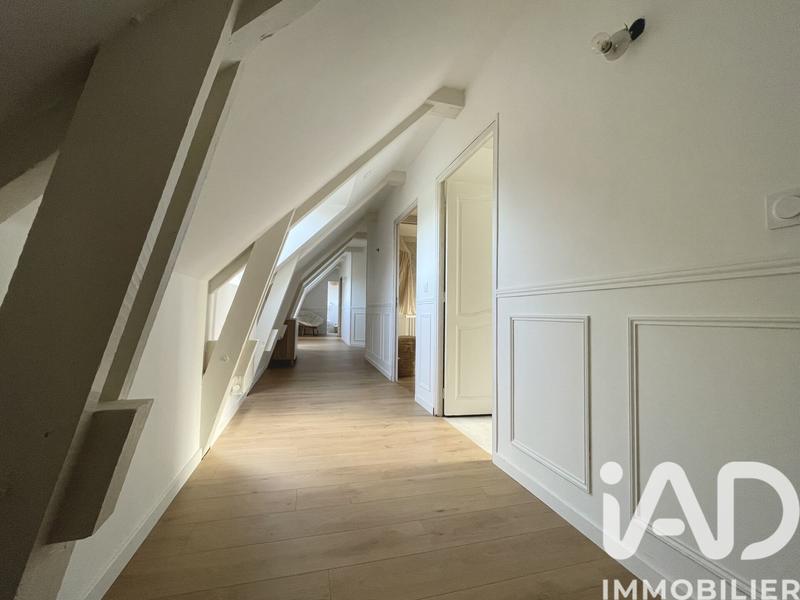 Maison - 234 m² - 8 pièces