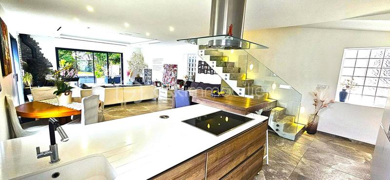 Maison - 152 m² - 7 pièces