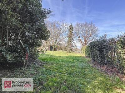 Terrain constructible - 884 m²