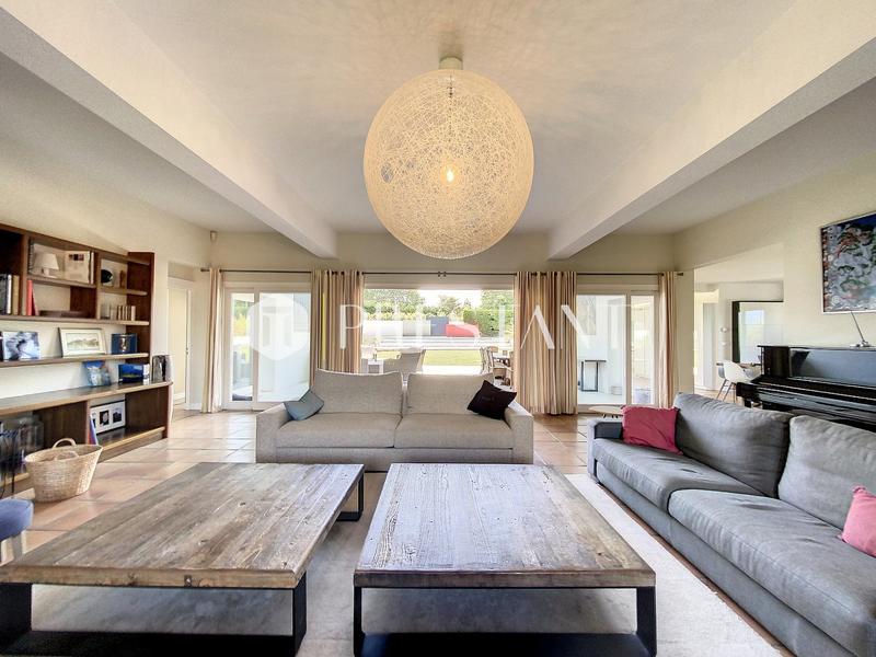 Maison - 301 m² - 11 pièces