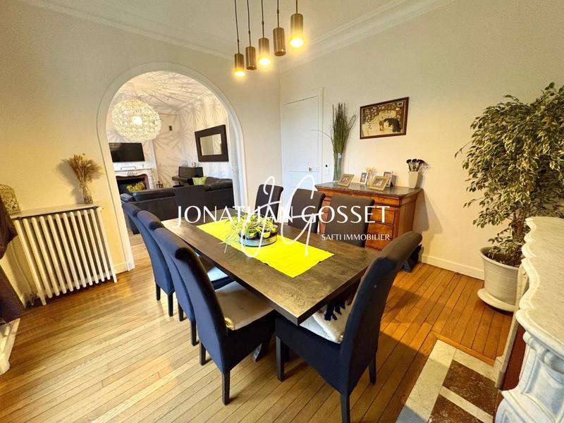 Maison - 247 m² - 10 pièces