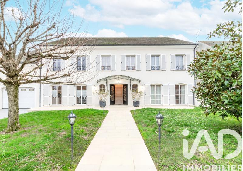 Maison - 740 m² - 15 pièces