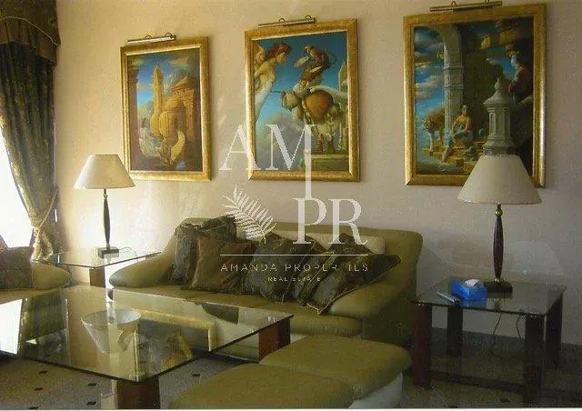 Appartement villa - 360 m² - 7 pièces