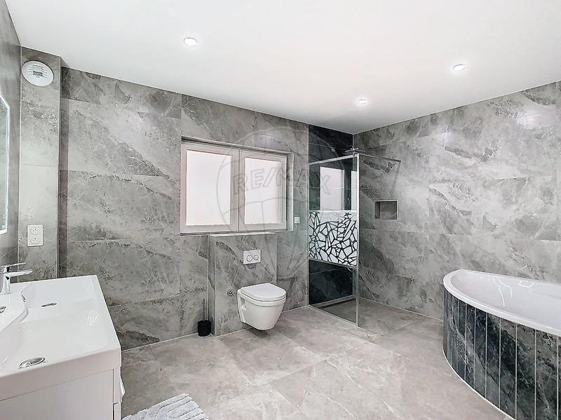 Maison - 180 m² - 7 pièces