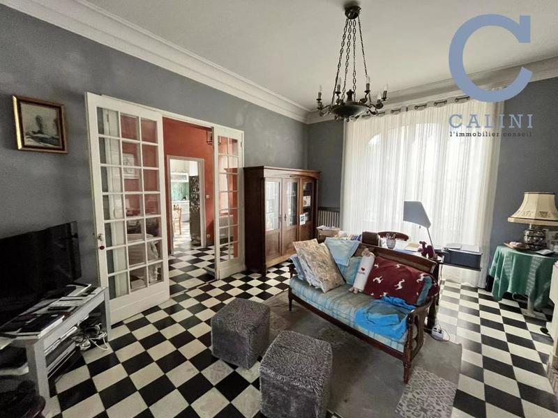 Maison de ville - 225 m² - 8 pièces