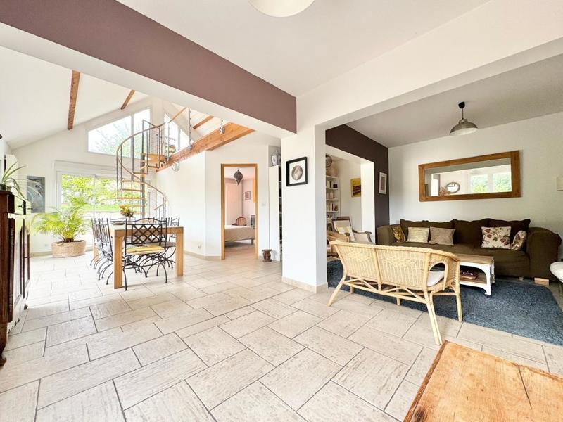 Maison - 186 m² - 8 pièces