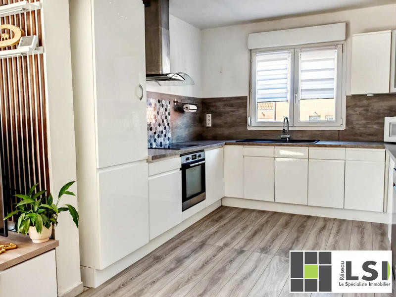 Maison - 122 m² - 9 pièces