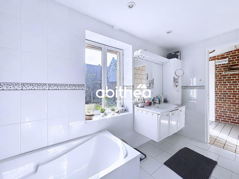 Maison - 275 m² - 8 pièces