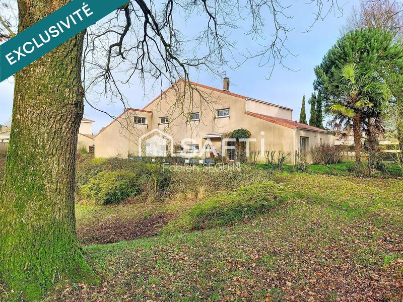 Maison - 249 m² - 9 pièces