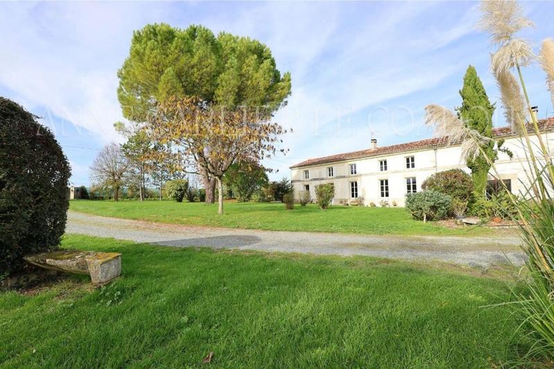 Maison - 260 m² - 8 pièces