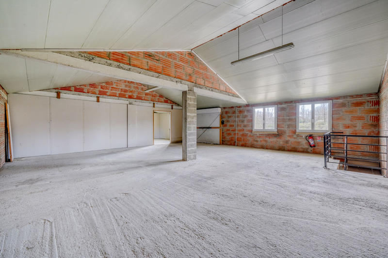 Parking / Garage - 600 m²