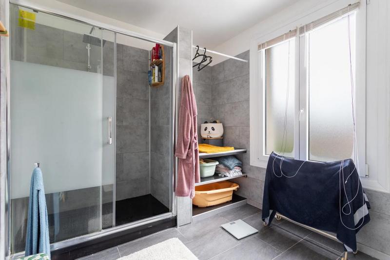 Maison - 210 m² - 8 pièces