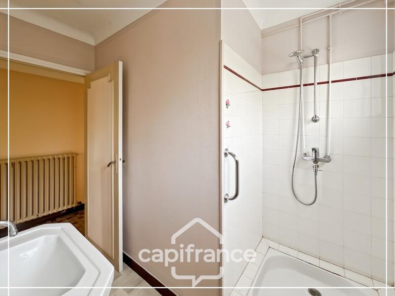 Maison - 210 m² - 8 pièces