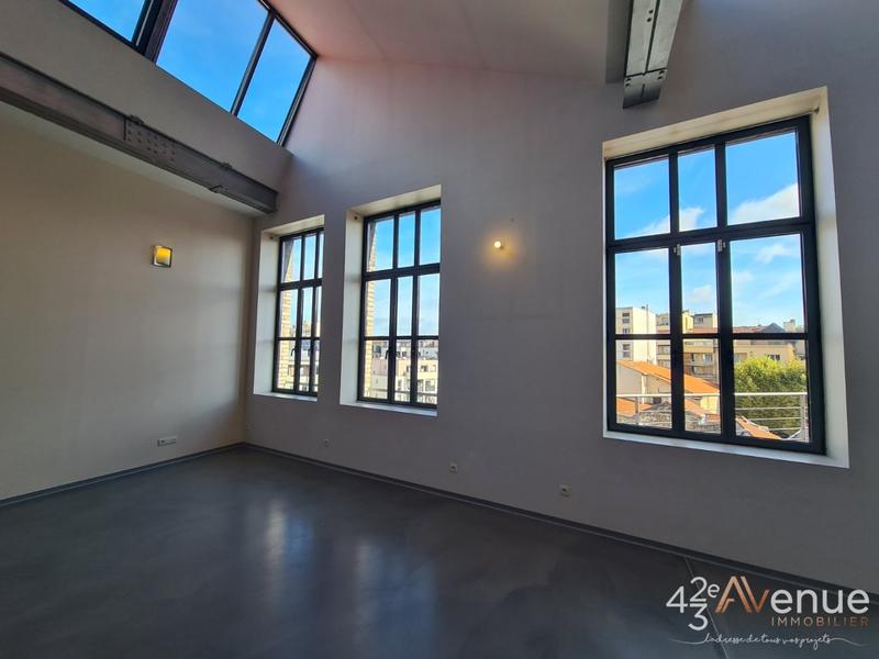 Loft - 175 m² - 5 pièces