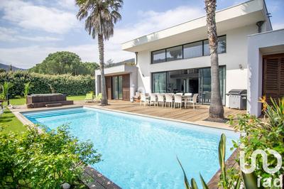 Maison - 213 m² - 5 pièces