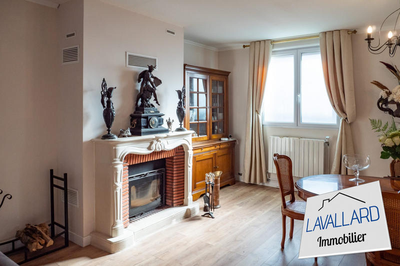 Maison - 205 m² - 9 pièces