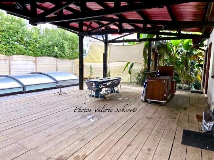 Maison - 210 m² - 6 pièces