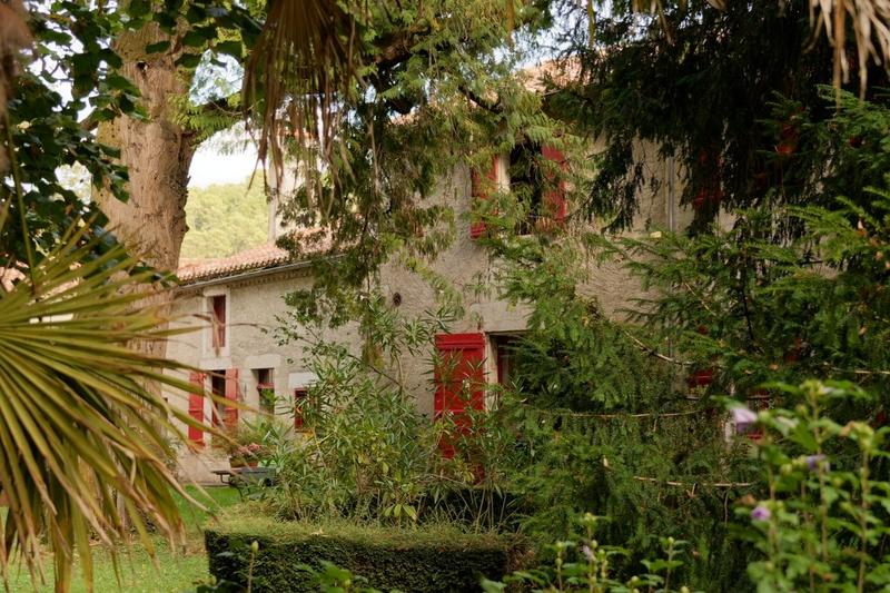 Maison - 360 m² - 8 pièces