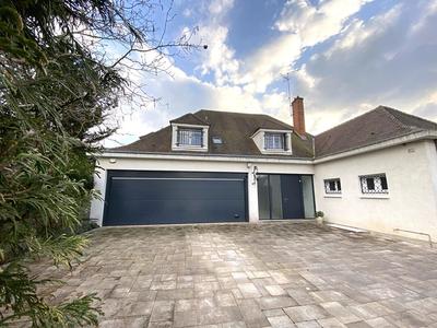 Maison - 305 m² - 6 pièces