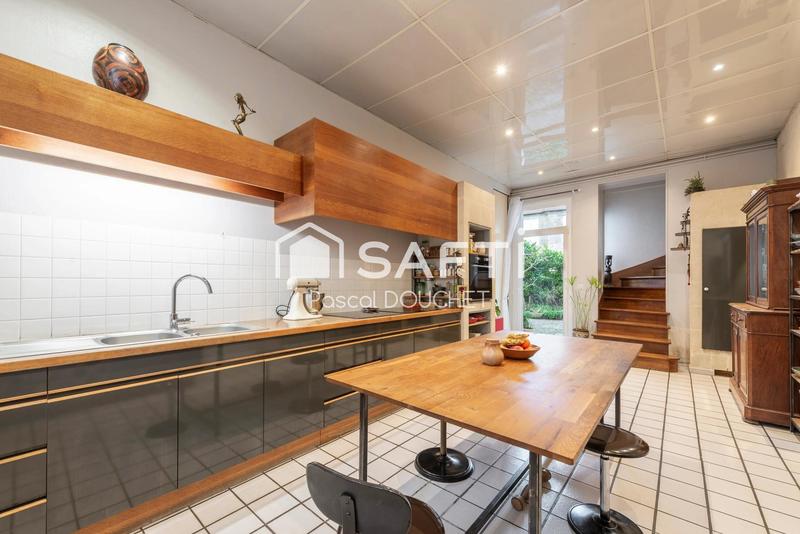 Maison - 352 m² - 9 pièces