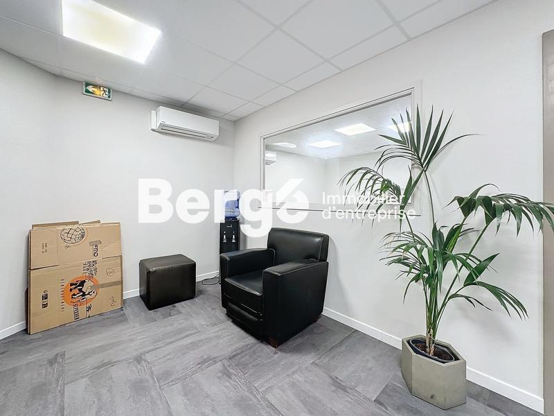 Bureau - 104 m² - 5 pièces