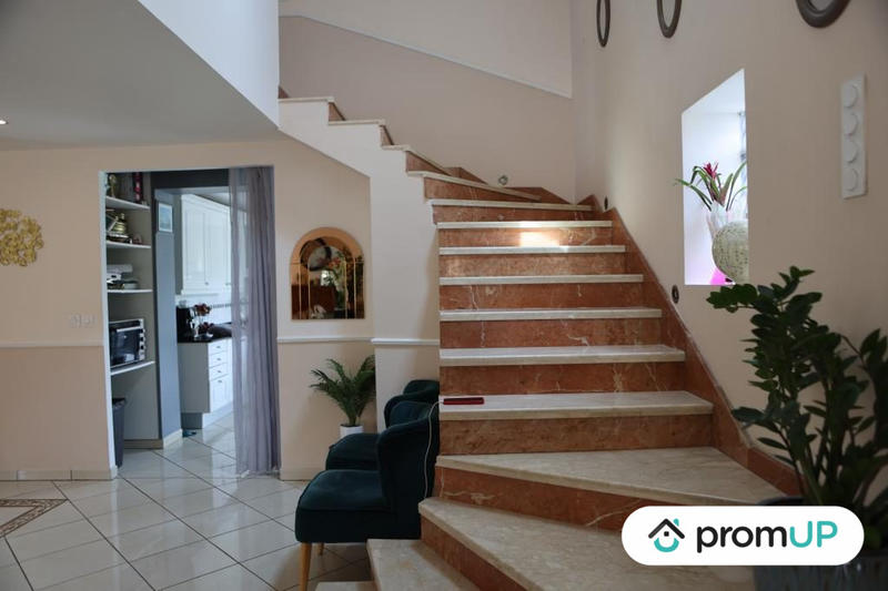 Maison contemporaine - 221 m² - 6 pièces