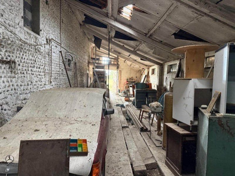 Hangar - 161 m² - 1 pièce