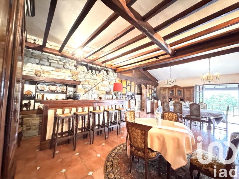 Maison - 290 m² - 9 pièces