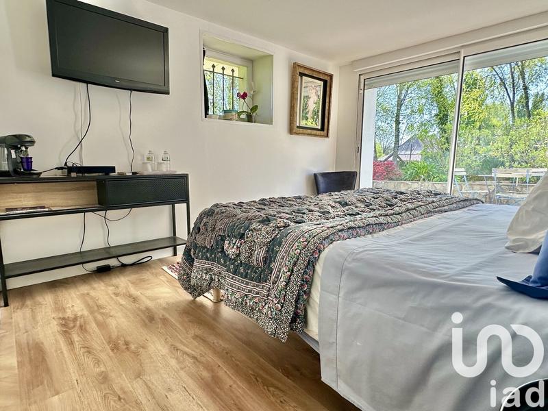 Maison - 202 m² - 9 pièces