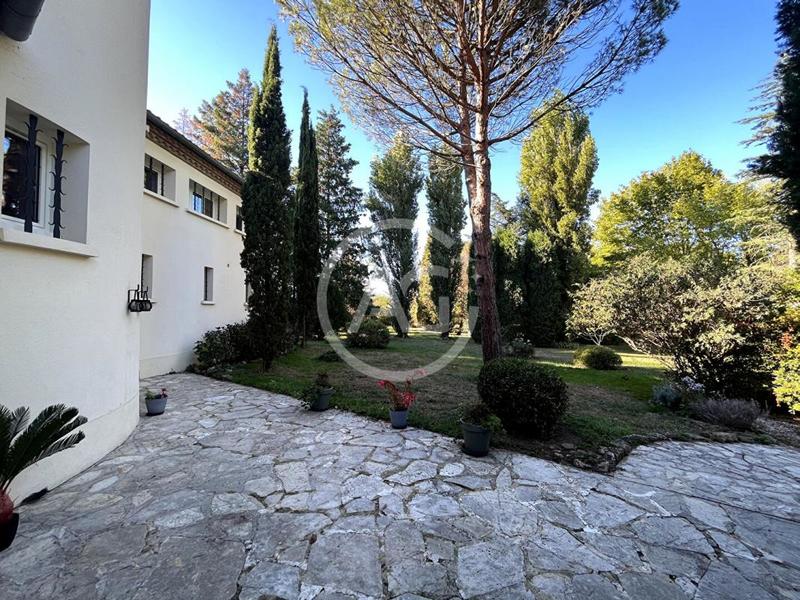 Maison - 192 m² - 7 pièces